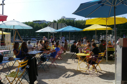 La Guinguette Solidaire Tous à Table et ses Apéricub's à Paris Plages