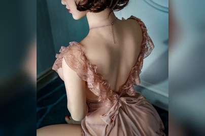 Ouverture d'une maison close de poupées à Paris