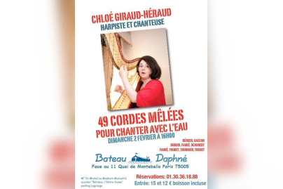 Quarante neuf cordes chantent avec l'eau