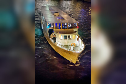 Le Bretagne, extérieur nuit