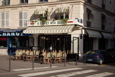 La terrasse du Buffet de la Gare et ses jus de fruits frais maison