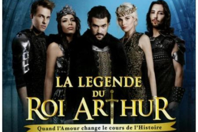 La troupe de La Légende du Roi Arthur en showcase à la Fnac des Ternes
