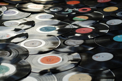 Europe 1 organise une vente de vinyles issus de sa discothèque