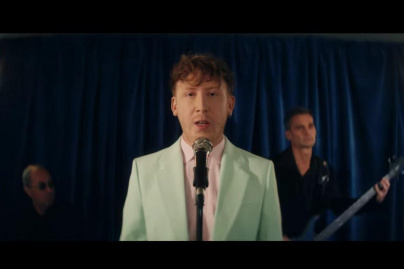 Vidéo : Eddy de Pretto dévoile le clip de son nouveau single "Bateaux-Mouches"