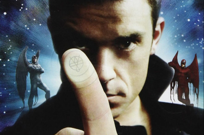 Robbie Williams : un biopic en préparation sur le chanteur britannique, réalisé par Michael Gracey