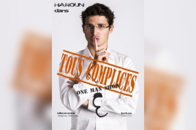 Haroun dans Tous complices au théâtre le Proscenium 