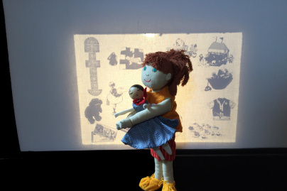 La poupée qui mord, spectacle pour enfants sur le Bateau Daphné