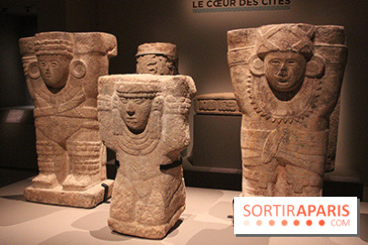 Mayas, un temps sans fin - alcantes,stèles soutenant un bâtiment