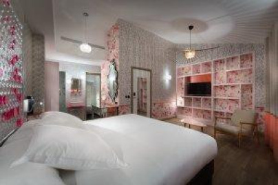 Le Crayon Rouge : hôtel coloré et arty