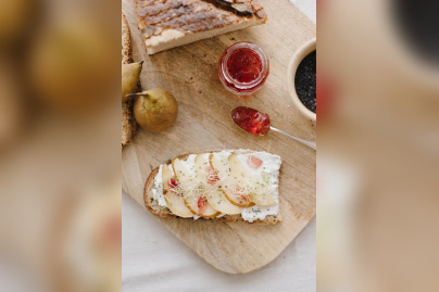 Accords confits de fleurs et chèvre au Renaissance Paris Arc de Triomphe