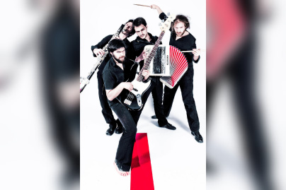 Mamienco et Les vendeurs d'enclumes