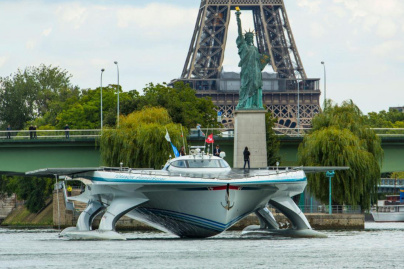 Le bateau solaire PlanetSolar au Parc Citroën