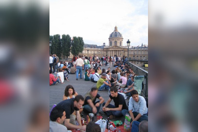 Pont des arts soirée pique nique