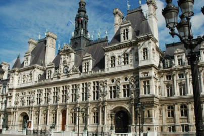 Euro 2016 : Un match de football à la verticale sur le parvis l'Hôtel de Ville