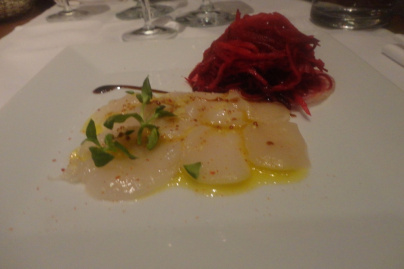 Carpaccio de Saint-Jacques / salade de légumes acidulés (Grégory Cuilleron)