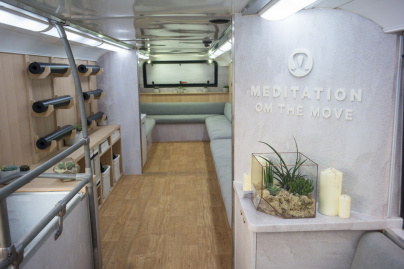 Om The Move : un bus de méditation en plein Paris ! 