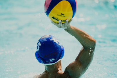 Un match de water-polo entre les Etats-Unis et la France au Centre Aquatique Olympique, avant les JO