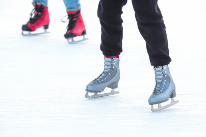 Patinoire éphémère à Étréchy (Essonne) : une sortie de Noël en famille sur vraie glace à 1h de Paris