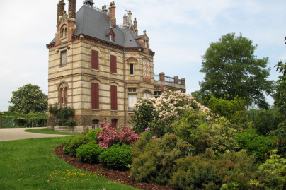 Au cœur d'un jardin public, cette villa pittoresque est classée patrimoine d'intérêt régional