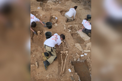 Visite d'un chantier de fouilles au cœur d'une nécropole pour les Journées de l'Archéologie
