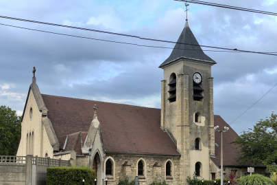 Sous cette église millénaire aux portes de Paris, se cache une crypte rarement ouverte au public