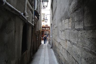 Pourquoi cette minuscule rue du Quartier latin porte-t-elle un nom si étrange ?