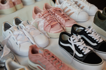 Foot Locker signe une collaboration avec la chanteuse Dua Lipa