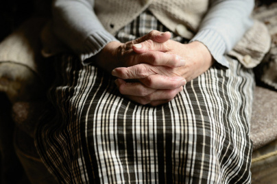 Solidarité : comment aider les personnes vulnérables pendant le confinement ?