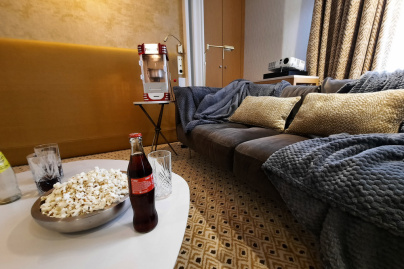 Insolite : un hôtel parisien nous propose de revivre une soirée comme dans "le monde d'avant"