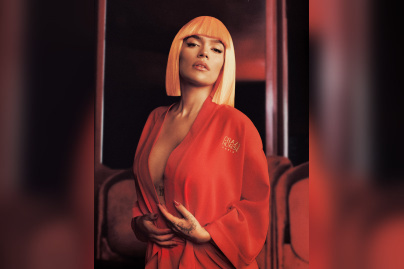 Karol G au Crazy Horse : un show inédit entre cabaret parisien et rythmes latinos