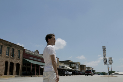 Aime moi : Fabien Ducommun en voyage intérieur au Théâtre des Mathurins