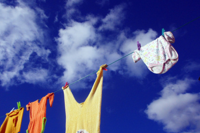 Coronavirus : peut-on faire sécher son linge dehors ?