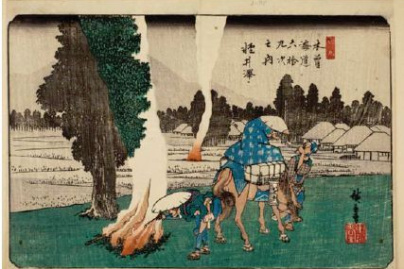 Utagawa Hiroshige Hommes allumant leur pipe devant le mont Asama Série des Soixante-neuf étapes du Kisokaid?, 1838-1842, nishiki-e (estampe à partir d’une gravure colorée) : papier, encre, pigments, dim. max. 25,3 x 35,7 cm. Museum Volkenkunde, Leiden/Musée national d’Ethnologie, Leyde, inv. 2751-19 © Museum Volkenkunde, Leiden/Musée national d’Ethnologie, Leyde