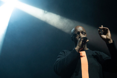 Oxmo Puccino annonce un concert en chansigné : une expérience unique à la Philharmonie de Parisigné d'Oxmo Puccino : expérience unique à la Philharmonie de Paris