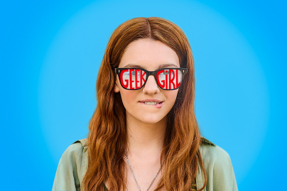 Geek Girl, nouvelle série humoristique dans le monde de la mode sur Netflix