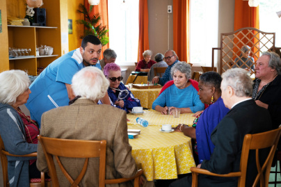 [Télé] Maison de Retraite, la comédie avec Kev Adams à la télé ce soir 