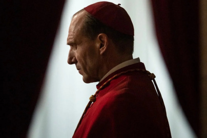 Conclave : Ralph Fiennes mène un thriller politique au cœur du Vatican - Bande-annonce