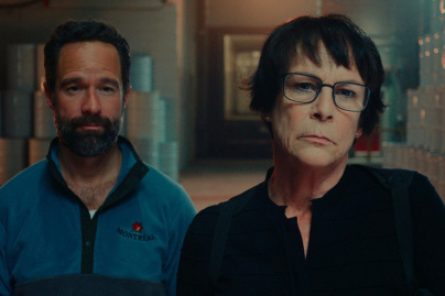 The Sticky : Jamie Lee Curtis et Margo Martindale dans une série sur le casse de l’or liquide !