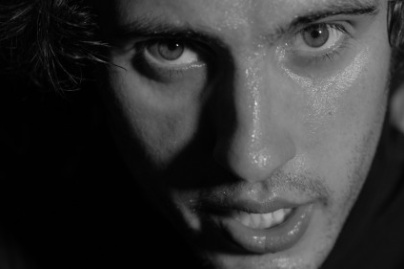 Forcenés : un acteur-cycliste en scène au Théâtre de la Concorde