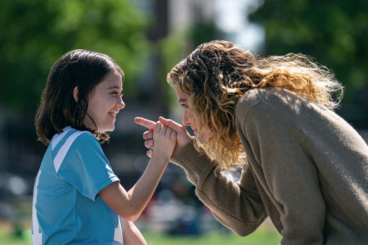 Plaisir Maximum Garanti : Nola Wallace, Tatiana Maslany