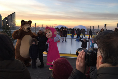 Masha et Michka sur le toit de la Grande Arche