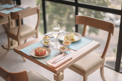 Le Brunch du 14 juillet 2023 chez Laurier pour regarder le défilé en mangeant Grec