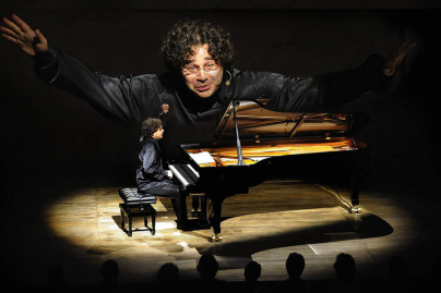  Le Pianiste Aux 50 Doigts : une performance musicale captivante au Théâtre Montparnasse à Paris