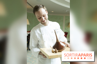 Bûche de Noël toupie du Shangri-La Paris 2017