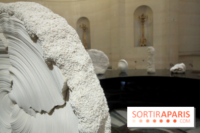 Un monde de plis à la chapelle Expiatoire