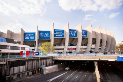 Coronavirus : le Parc des Princes change de look en soutien aux "personnes mobilisées"