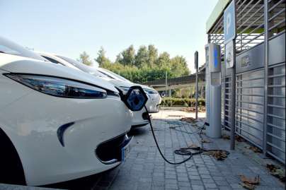 Voitures électriques : 100 000 bornes de recharge d'ici 2022 promet le gouvernement 