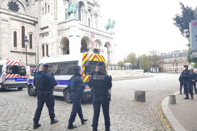 Covid-19 : "les croyants" devant "les églises" seront verbalisés dès ce week-end assure Darmanin