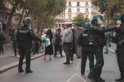 Manifestations : des policiers "liaison et d'information" vont intégrer les cortèges dès mars 