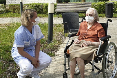 Ehpad : l'interdiction de sortie des résidents jugée "disproportionnée" par le Conseil d'État
